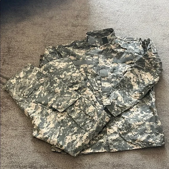 Army Combat Camouflage Men’s Uniform Jacket Size L and Pants Size M/L - Picture 1 of 14